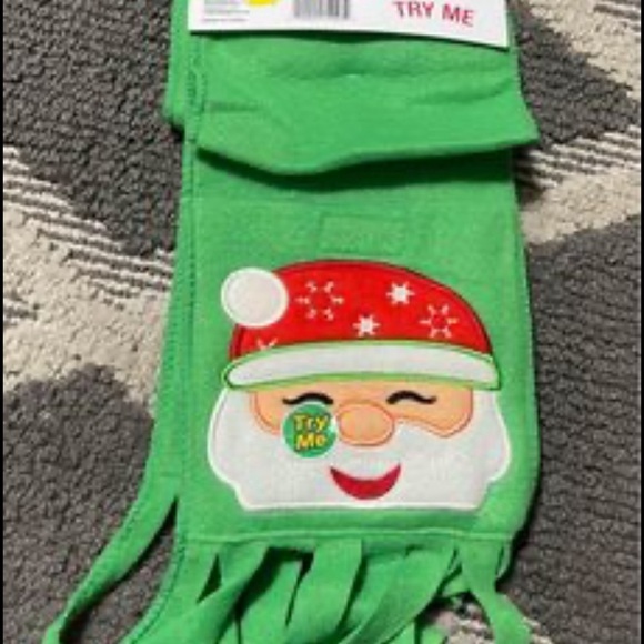 Kids flashing Christmas scarf
Kids flashing scarf - Picture 2 of 2